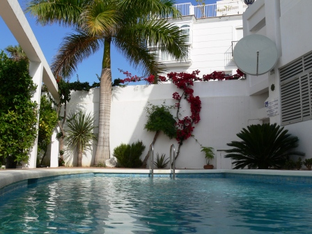 Skønt sommerhus lige ved havet i Nerja