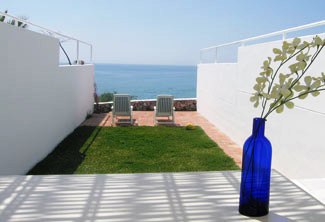 Schönes Ferienhaus direkt am Meer in Nerja