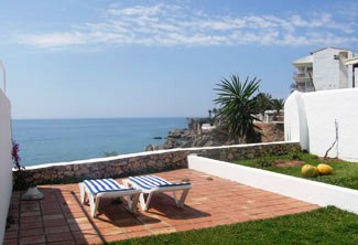 Skønt sommerhus lige ved havet i Nerja