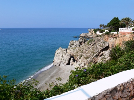 Skønt sommerhus lige ved havet i Nerja