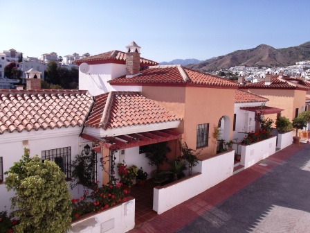 Vakantiehuis met 3 slaapkamers op 400 meter van het Burriana strand in Nerja, Zuid Spanje