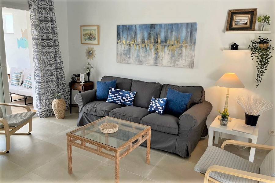 Nueva villa con piscina privada, 3 dormitorios, 2 baños, idealmente ubicada a pocos pasos de la playa y del centro de Nerja