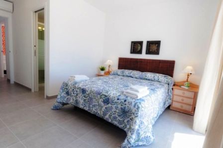 This villa is located 400 meters from the beach and 300 meters from the cozy center of Nerja.