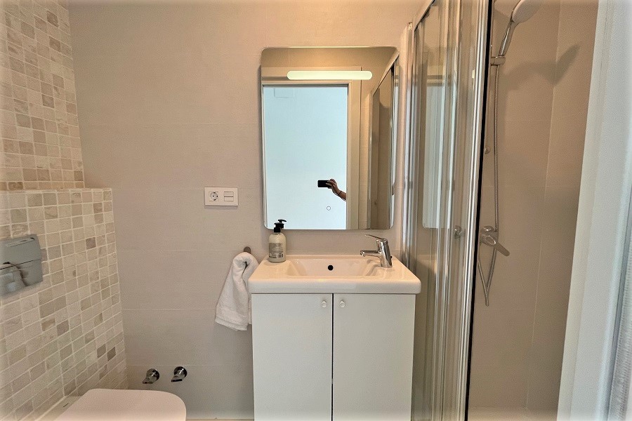 Casa a schiera con 3 camere da letto, 2 bagni, vista mozzafiato, piscina privata e grande piscina comunale vicino alla spiaggia e al centro di Nerja.