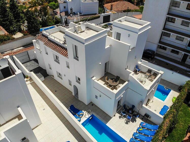 Neue Villa mit 3 Schlafzimmern und Pool in der Nähe des Strandes und des Zentrums von Nerja