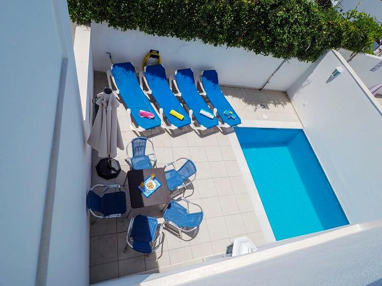 Nouvelle villa de 3 chambres avec piscine à proximité de la plage et du centre de Nerja