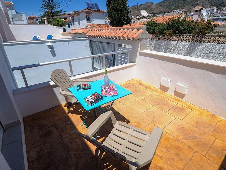 Nouvelle villa de 3 chambres avec piscine à proximité de la plage et du centre de Nerja