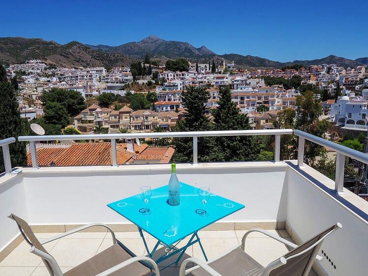 Nueva villa de 3 dormitorios con piscina cerca de la playa y el centro de Nerja