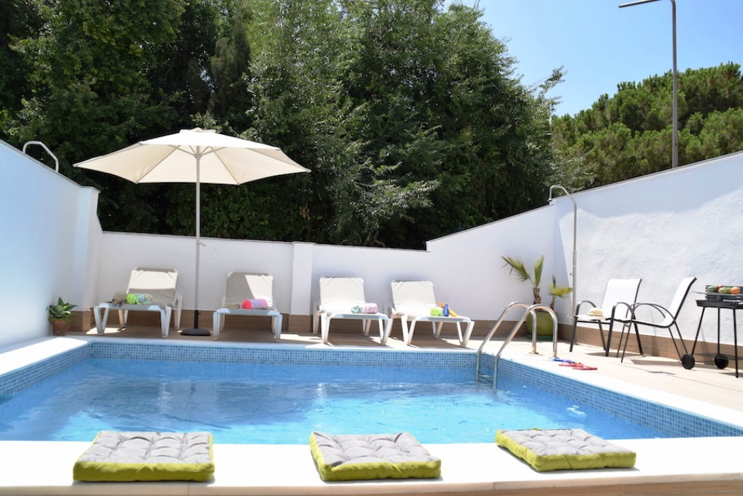 Neue Villa mit 3 Schlafzimmern und privatem Pool in idealer Lage in Nerja