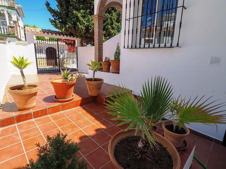 Holiday villa with sea views, pool and 3 bedrooms in Nerja