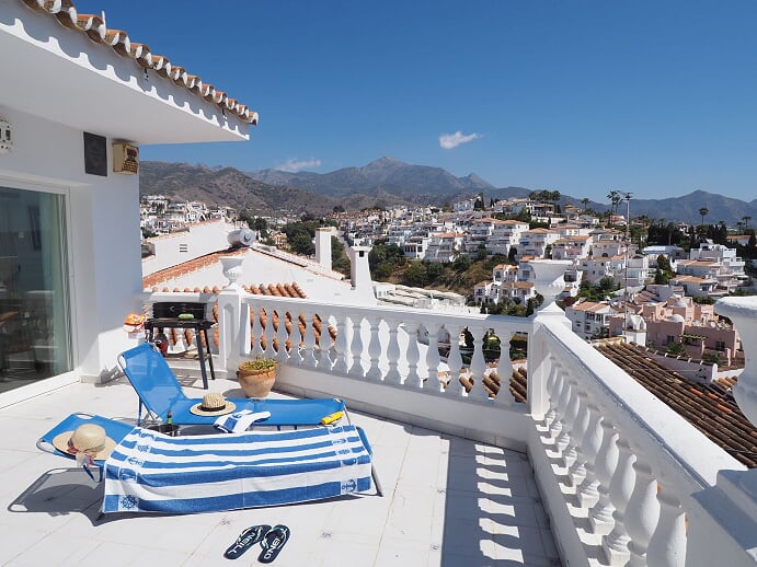 Villa de vacances avec 3 chambres, piscine et située à distance de marche de la plage et du centre de Nerja, dans le sud de l’Espagne