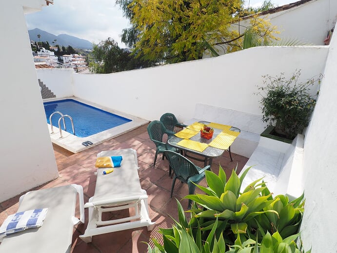 Villa de vacances avec 3 chambres, piscine et située à distance de marche de la plage et du centre de Nerja, dans le sud de l’Espagne