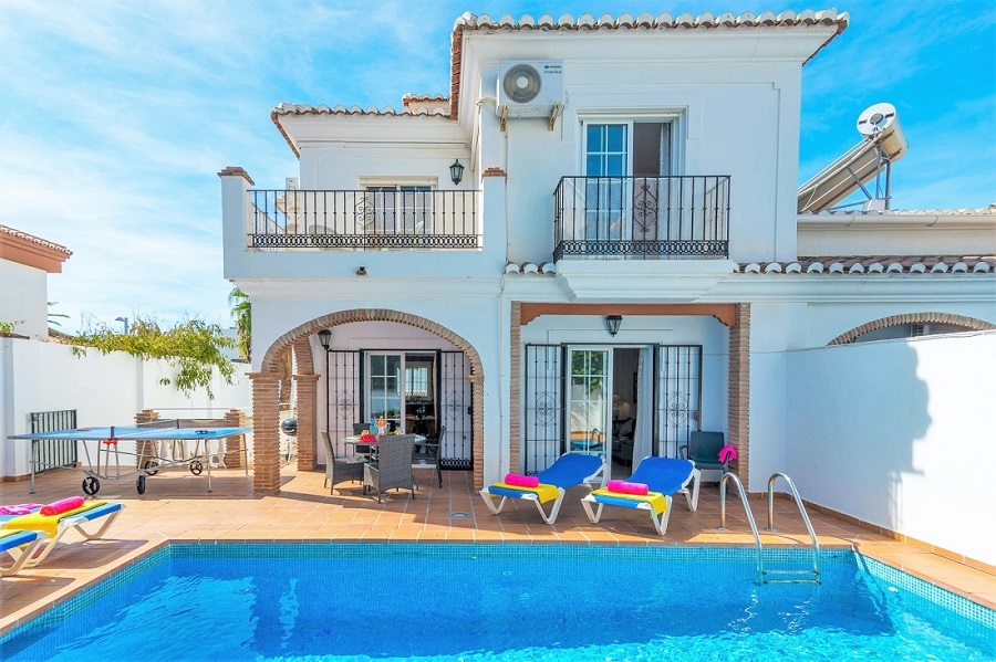 Spacieuse villa avec piscine dans le quartier de Parador à Nerja, dans le sud de l’Espagne.