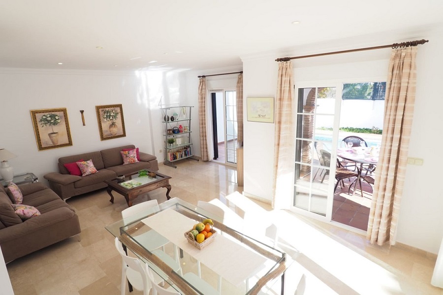 Spacieuse villa avec piscine dans le quartier de Parador à Nerja, dans le sud de l’Espagne.