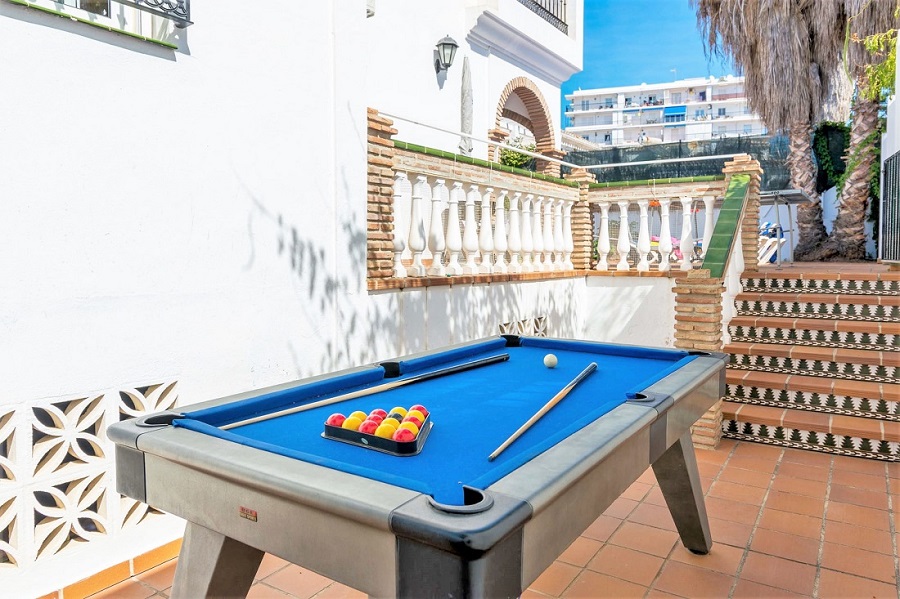 Rummelig villa med pool i Parador-området i Nerja, Sydspanien.