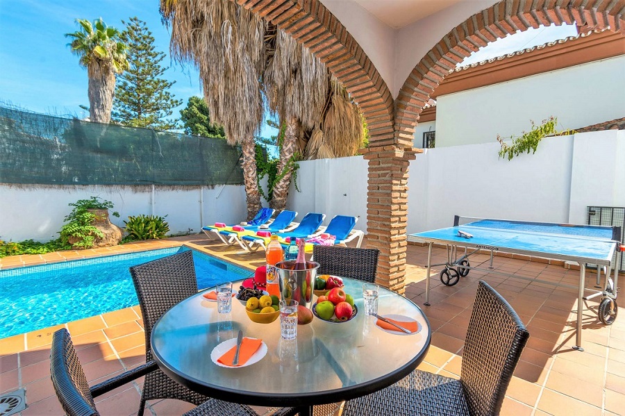 Spacieuse villa avec piscine dans le quartier de Parador à Nerja, dans le sud de l’Espagne.