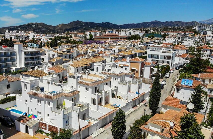 Vacker rymlig villa med 3 sovrum och pool nära Burriana-stranden och centrum av Nerja