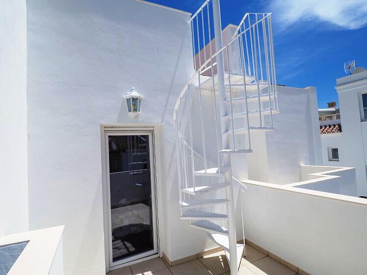 Preciosa y espaciosa villa de 3 dormitorios y piscina cerca de la playa de Burriana y del centro de Nerja