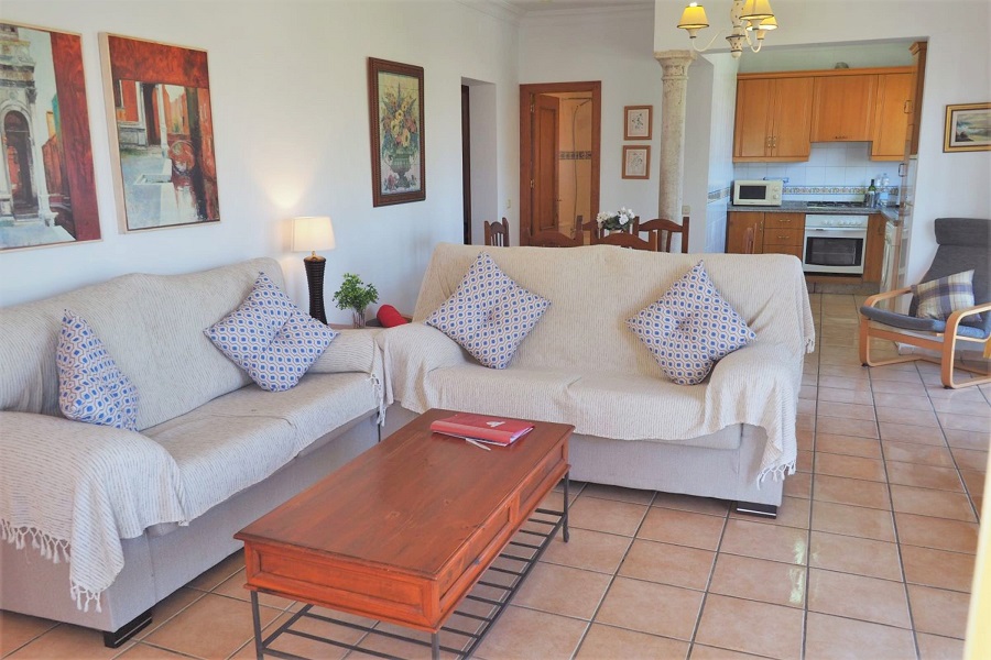 Wunderschön eingerichtete, renovierte 2-Zimmer-Wohnung mit herrlichem Blick über Nerja und das Meer.