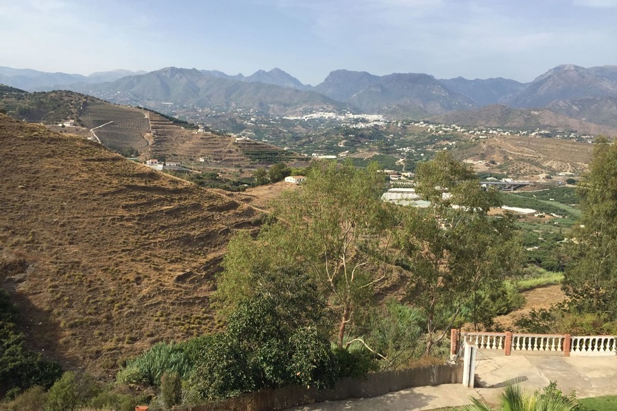 Wunderschön eingerichtete, renovierte 2-Zimmer-Wohnung mit herrlichem Blick über Nerja und das Meer.