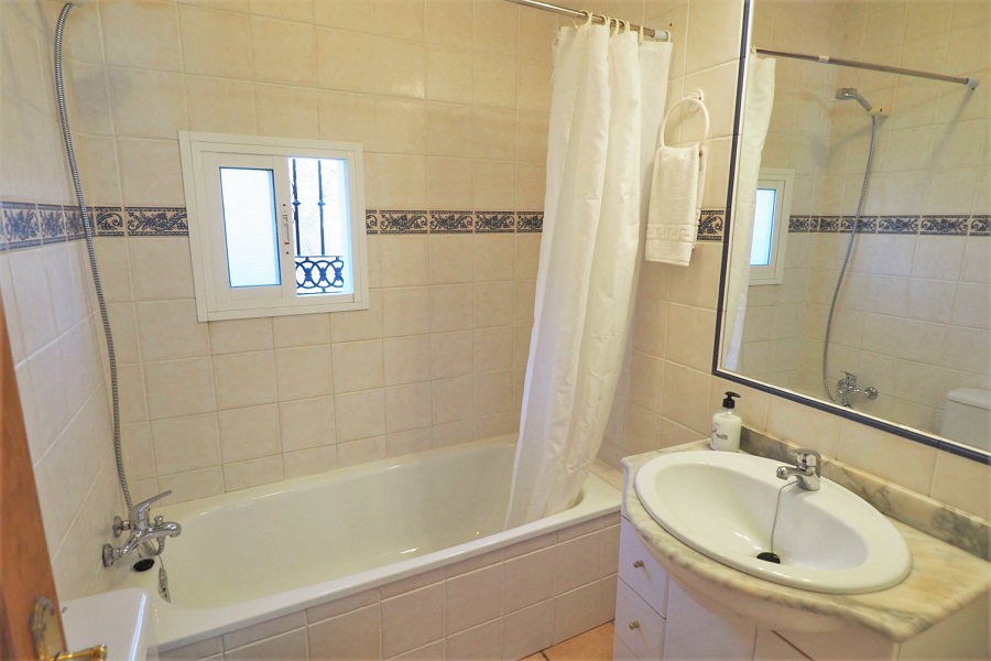 Beautifully furnished renovated 2 bedroom apartment with stunning views over Nerja and the sea.