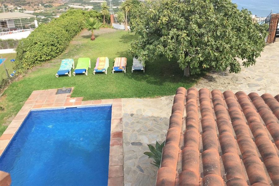 Wunderschön eingerichtete, renovierte 2-Zimmer-Wohnung mit herrlichem Blick über Nerja und das Meer.