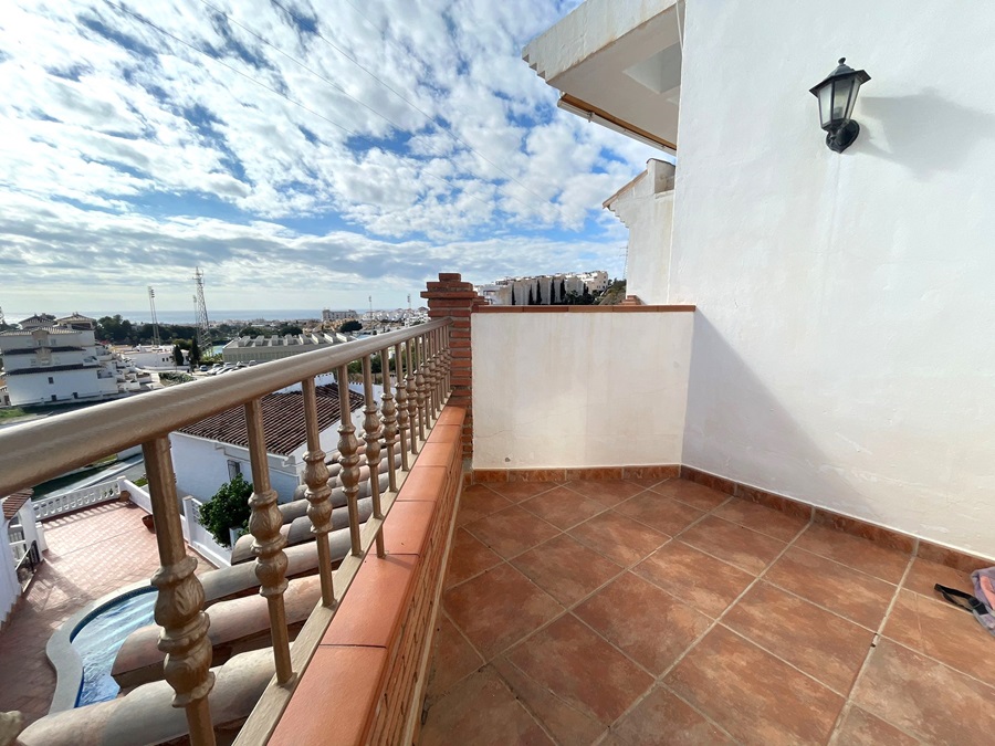 Spaziosa casa unifamiliare in una zona molto tranquilla con splendida vista sul mare e rivolta a sud