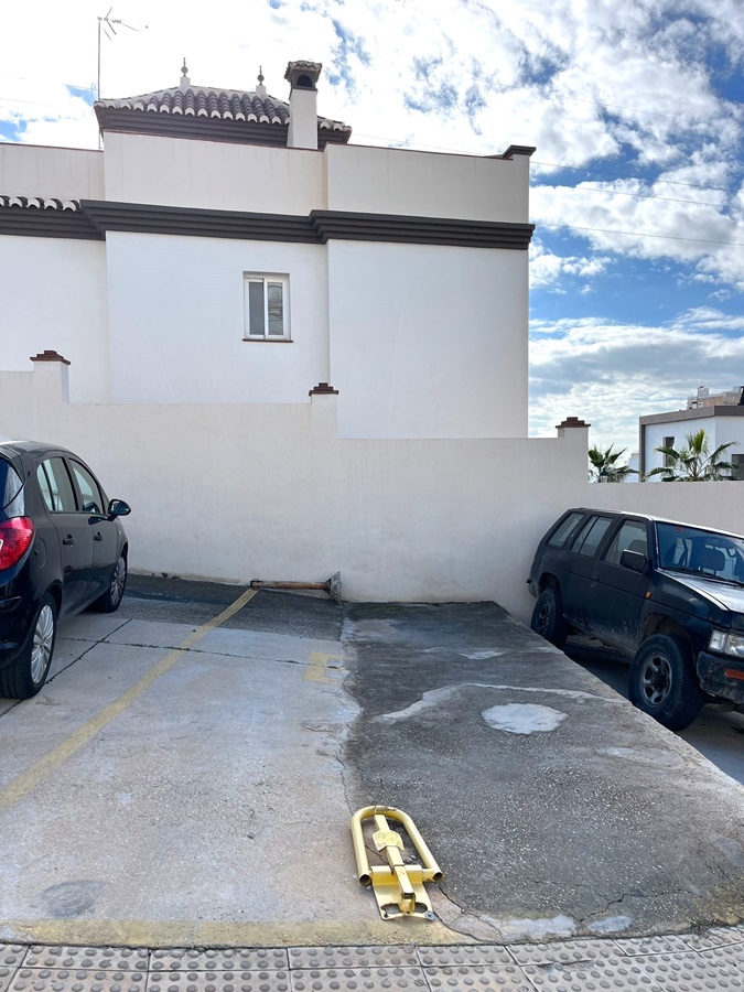 Espaciosa casa unifamiliar aislada en una zona muy tranquila con bonitas vistas al mar y orientación sur