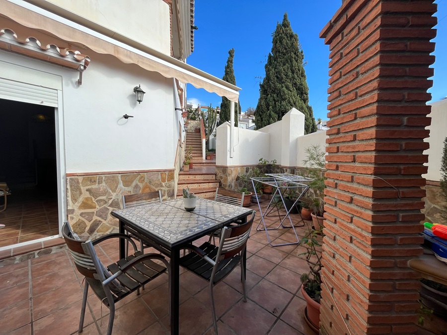 Espaciosa casa unifamiliar aislada en una zona muy tranquila con bonitas vistas al mar y orientación sur