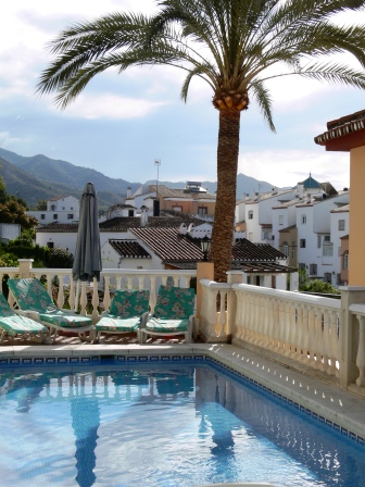 Casa de vacaciones con piscina privada a 600 metros de la playa de Burriana en Nerja, sur de España