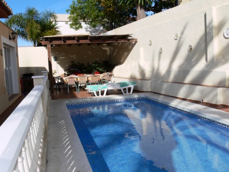 Casa de vacaciones con piscina privada a 600 metros de la playa de Burriana en Nerja, sur de España