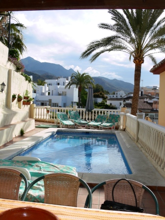 Maison de vacances avec piscine privée à 600 mètres de la plage de Burriana à Nerja, sud de l’Espagne