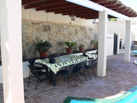 Maison de vacances avec 4 chambres et piscine privée à 600 mètres de la plage de Burriana à Nerja.