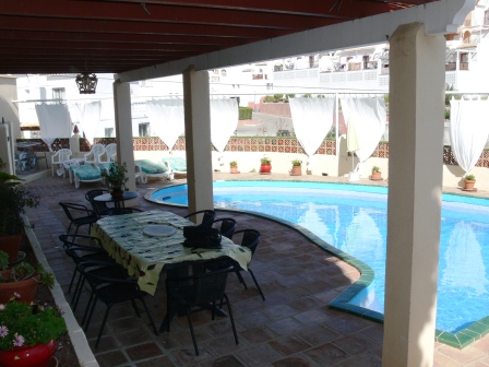 Ferienhaus mit 4 Schlafzimmern und privatem Pool 600 Meter vom Strand Burriana in Nerja entfernt.