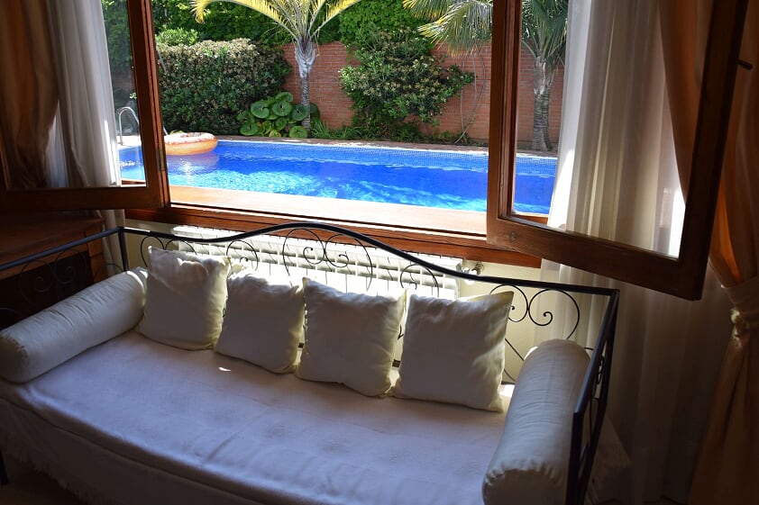 Belle villa spacieuse avec piscine privée, à 5 minutes à pied de la célèbre plage de Burriana et à 5 minutes du centre confortable de Nerja.