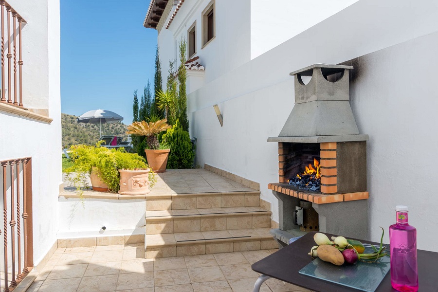 Wunderschön eingerichtete, renovierte 2-Zimmer-Wohnung mit herrlichem Blick über Nerja und das Meer.