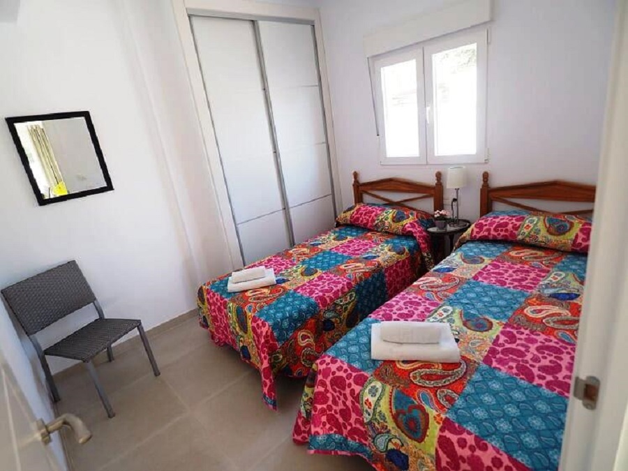 En vakker nybygd villa for 14 personer bare en kort spasertur fra Burriana-stranden og Nerja sentrum. (begge 5 mi