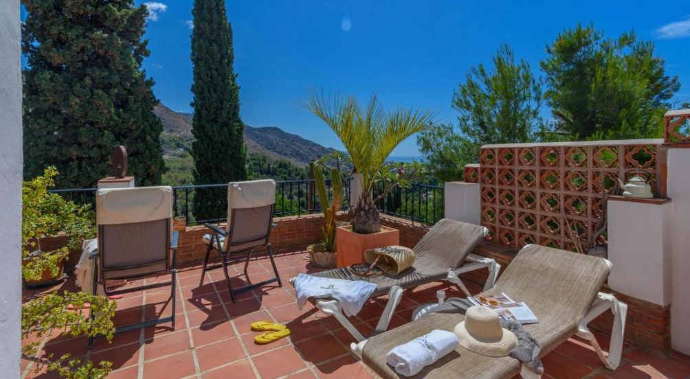 Feriehus med privat pool mellem Nerja og Frigiliana