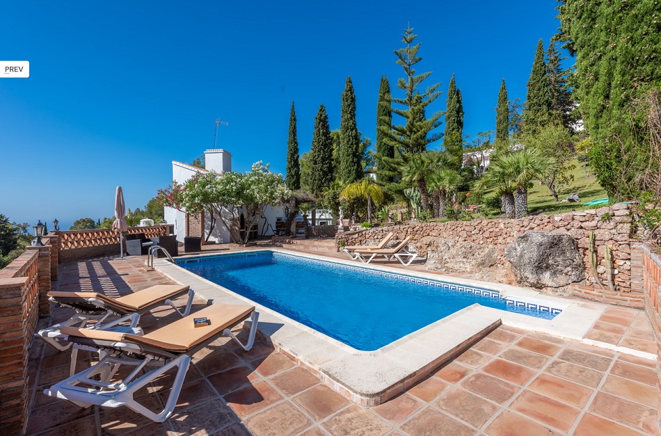 Villa spacieuse avec grand jardin et piscine entre Nerja et Frigiliana