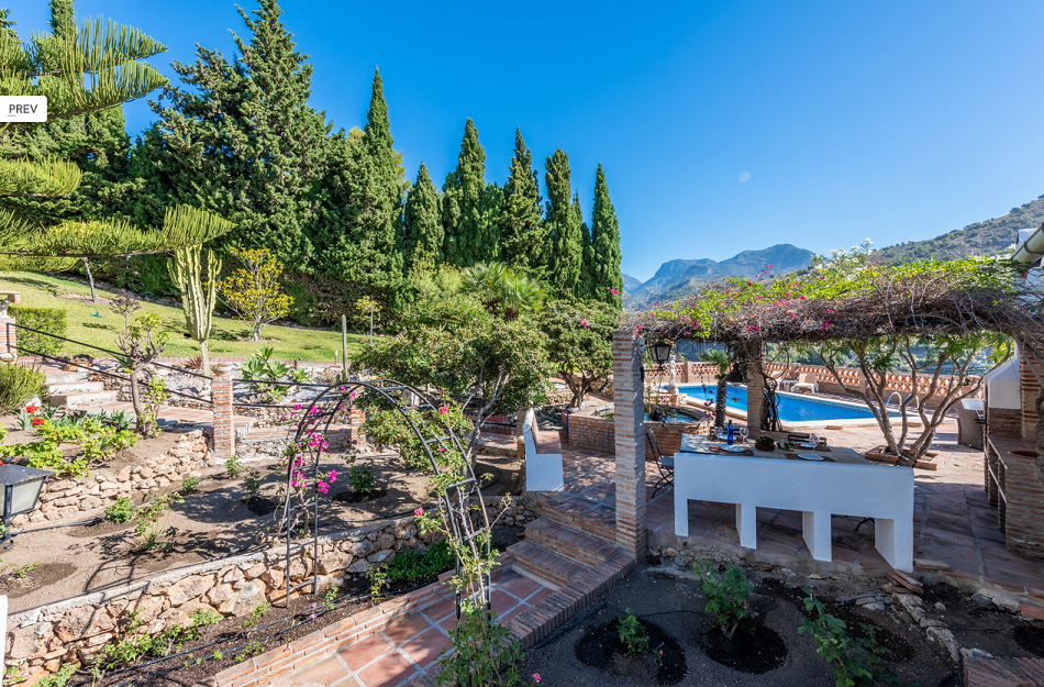 Spaziosa villa con ampio giardino e piscina tra Nerja e Frigiliana