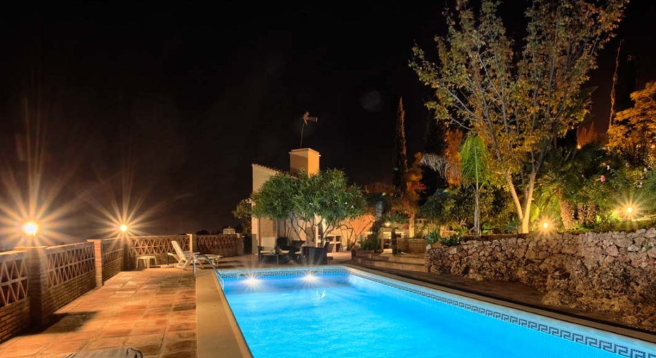 Villa spacieuse avec grand jardin et piscine entre Nerja et Frigiliana