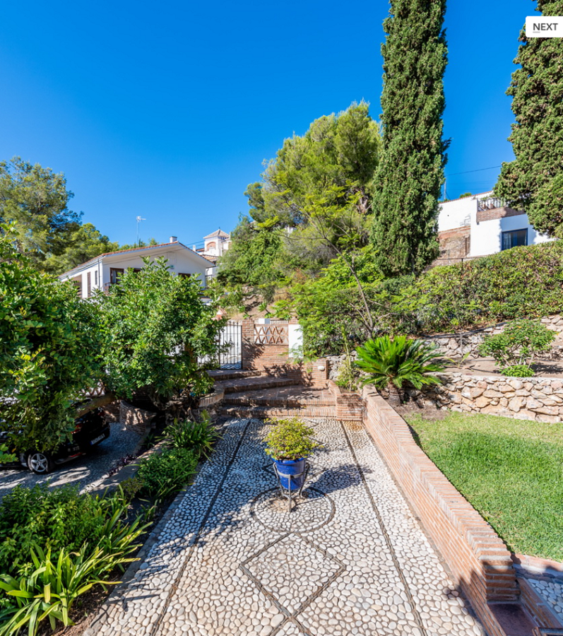 Rummelig villa med stor have og swimmingpool mellem Nerja og Frigiliana