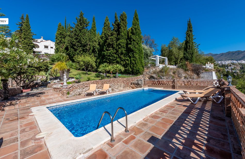 Spacious villa with large garden and swimming pool between Nerja and Frigiliana