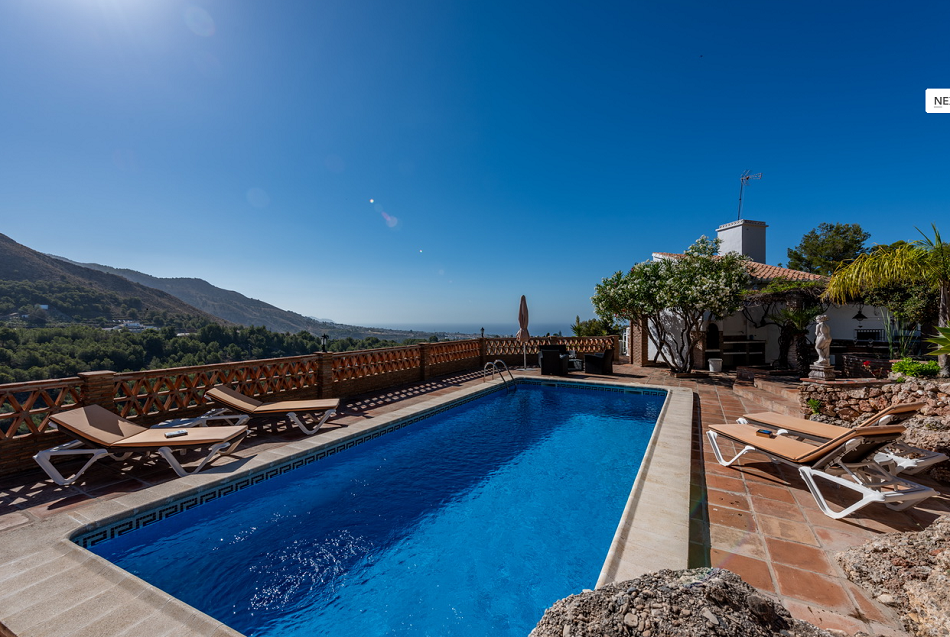 Villa spacieuse avec grand jardin et piscine entre Nerja et Frigiliana