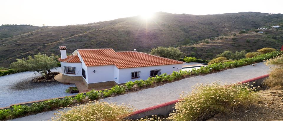 Villa de 2 dormitorios con piscina privada en Algarrobo, Andalucía.