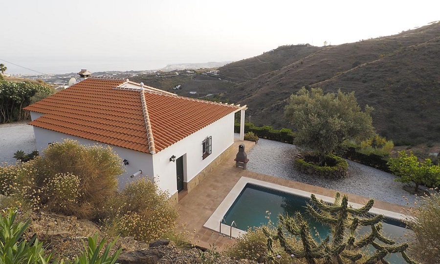 Villa de 2 dormitorios con piscina privada en Algarrobo, Andalucía.