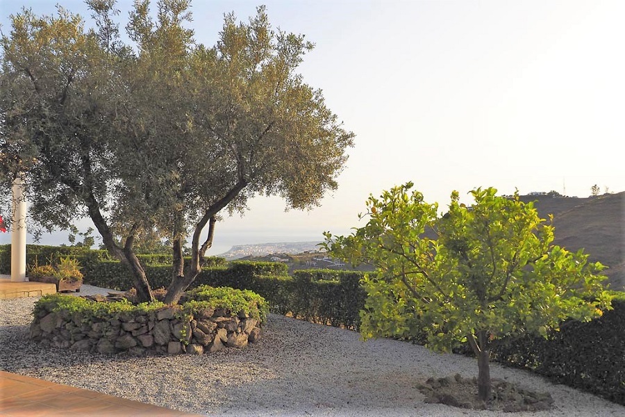 Villa de 2 dormitorios con piscina privada en Algarrobo, Andalucía.