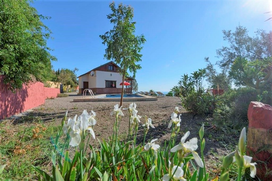 Villa mit privatem Pool und großzügigem Garten in Algarrobo, Südspanien