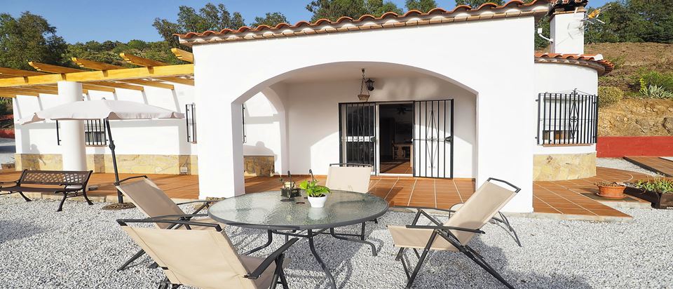 Freistehendes Ferienhaus mit Swimmingpool in Algorrobo, Andalusien.