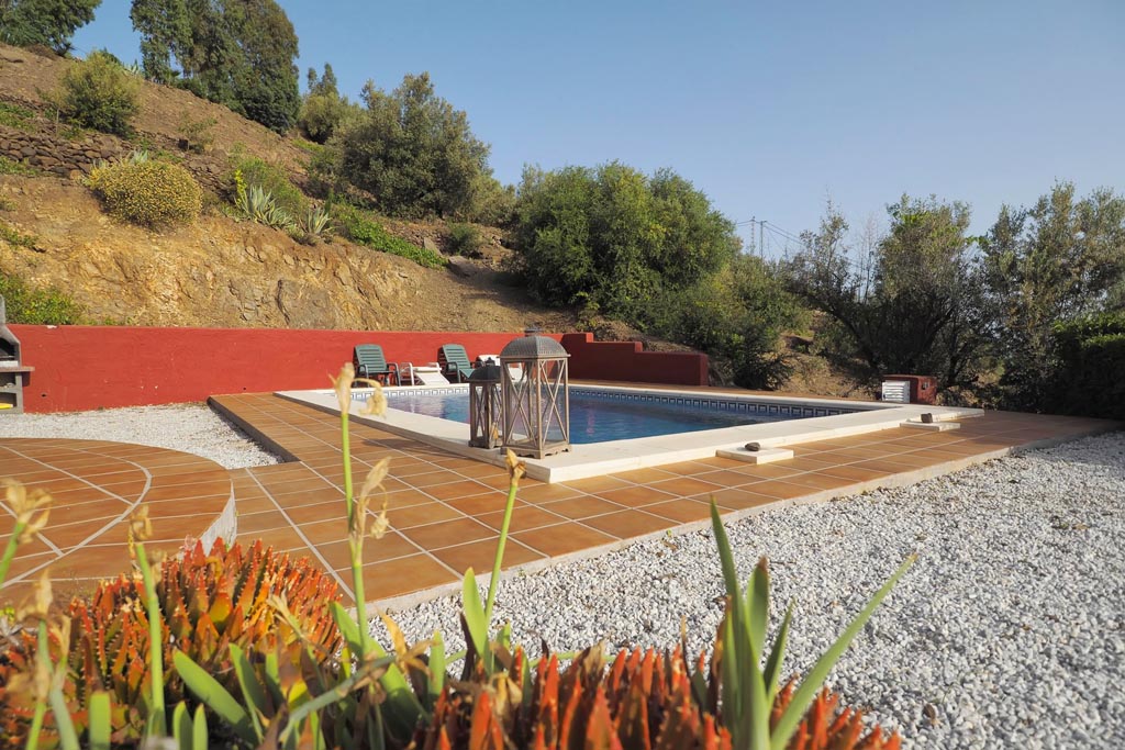 Freistehendes Ferienhaus mit Swimmingpool in Algorrobo, Andalusien.